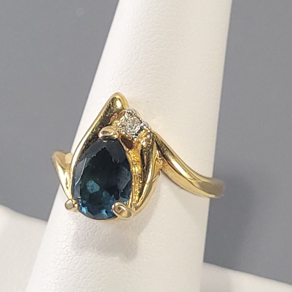 Park Lane Ring Women Size 7.75 Gold Tone Pear Cut Faux Sapphire Bypass Cocktail